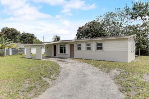 Casa en venta en Miami Gardens, Florida, 3 dormitorios, 92.44 m2 № 1269719 - foto 1