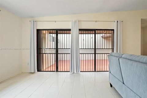 Townhouse in Hialeah, Florida 2 bedrooms, 113.81 sq.m. № 1381827 - photo 10