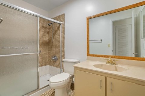 Townhouse in Hialeah, Florida 2 bedrooms, 113.81 sq.m. № 1381827 - photo 23