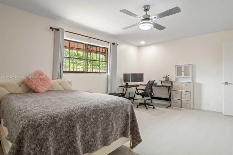 Adosado en venta en Hialeah, Florida, 2 dormitorios, 113.81 m2 № 1381827 - foto 20