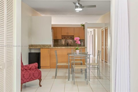 Townhouse in Hialeah, Florida 2 bedrooms, 113.81 sq.m. № 1381827 - photo 17