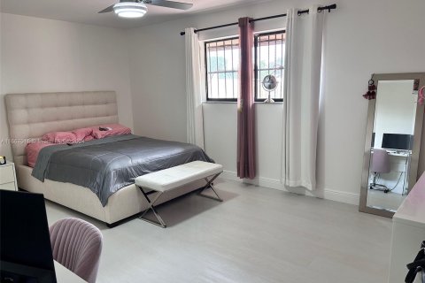 Adosado en venta en Hialeah, Florida, 2 dormitorios, 113.81 m2 № 1381827 - foto 8