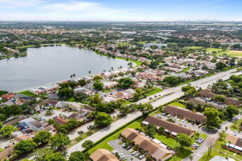 Townhouse in Hialeah, Florida 2 bedrooms, 113.81 sq.m. № 1381827 - photo 29