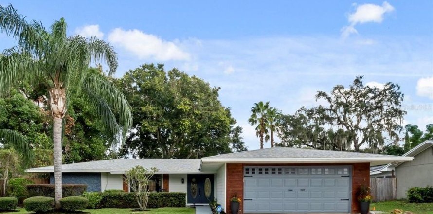 House in Maitland, Florida 3 bedrooms, 188.41 sq.m. № 1393748