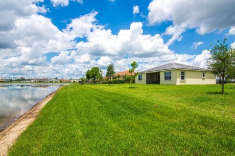 House in Port St. Lucie, Florida 4 bedrooms, 211.07 sq.m. № 1239103 - photo 24