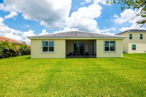 House in Port St. Lucie, Florida 4 bedrooms, 211.07 sq.m. № 1239103 - photo 25