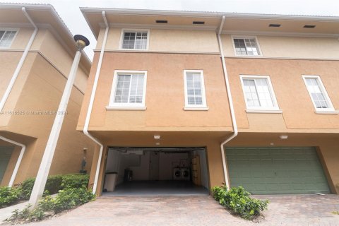 Townhouse in Aventura, Florida 2 bedrooms, 122.26 sq.m. № 1239105 - photo 19