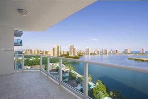 Condo in Aventura, Florida, 3 bedrooms  № 1239107 - photo 1