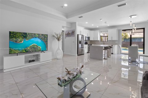 Casa en venta en Cape Coral, Florida, 3 dormitorios, 153.85 m2 № 1002190 - foto 5