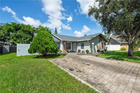 House in Pembroke Pines, Florida 4 bedrooms, 159.14 sq.m. № 1345358 - photo 28