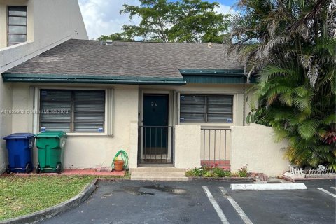 Townhouse in Miami, Florida 2 bedrooms, 100.89 sq.m. № 1269095 - photo 2