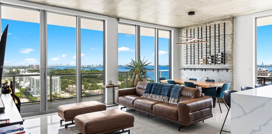 Condo in Miami, Florida, 3 bedrooms  № 1389754