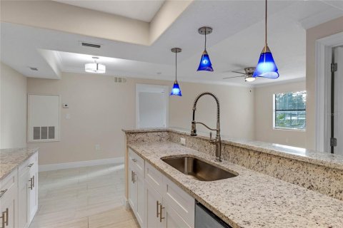 Condo in Kissimmee, Florida, 2 bedrooms  № 1432018 - photo 5