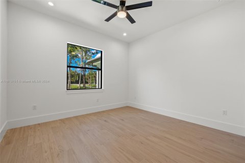 House in Naples, Florida 4 bedrooms, 238.76 sq.m. № 1235600 - photo 25
