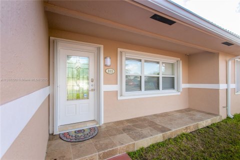 Villa ou maison à louer à Dania Beach, Floride: 5 chambres, 185.8 m2 № 279167 - photo 2