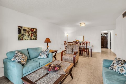 Copropriété à vendre à Lauderdale Lakes, Floride: 2 chambres, 93.83 m2 № 914248 - photo 30