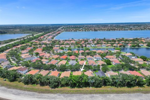 Villa ou maison à vendre à Miramar, Floride: 4 chambres, 214.98 m2 № 1207437 - photo 11