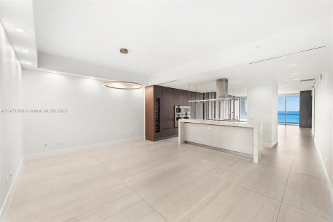 Condo in Sunny Isles Beach, Florida, 3 bedrooms  № 783667 - photo 2