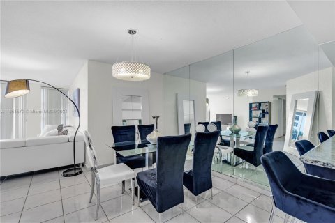 Copropriété à vendre à Miami Beach, Floride: 2 chambres, 121.7 m2 № 1345838 - photo 6