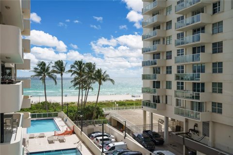 Copropriété à vendre à Miami Beach, Floride: 2 chambres, 121.7 m2 № 1345838 - photo 20