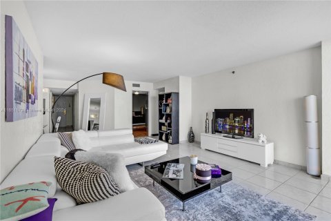 Copropriété à vendre à Miami Beach, Floride: 2 chambres, 121.7 m2 № 1345838 - photo 9