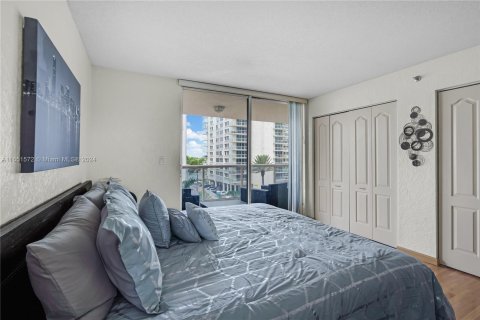 Copropriété à vendre à Miami Beach, Floride: 2 chambres, 121.7 m2 № 1345838 - photo 11