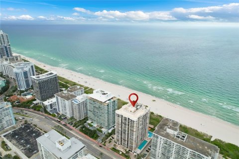 Condominio en venta en Miami Beach, Florida, 2 dormitorios, 121.7 m2 № 1345838 - foto 2