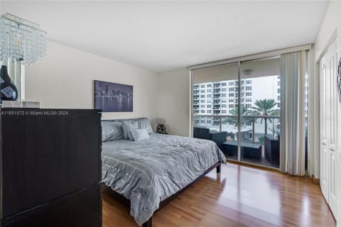 Copropriété à vendre à Miami Beach, Floride: 2 chambres, 121.7 m2 № 1345838 - photo 12