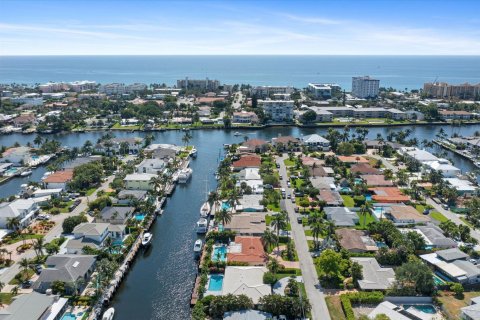 House in Deerfield Beach, Florida 3 bedrooms, 222.22 sq.m. № 1210256 - photo 11