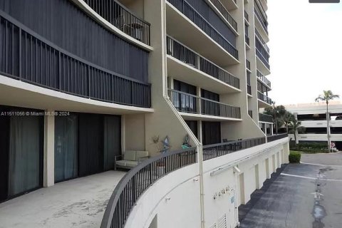 Condo in Highland Beach, Florida, 2 bedrooms  № 938053 - photo 19