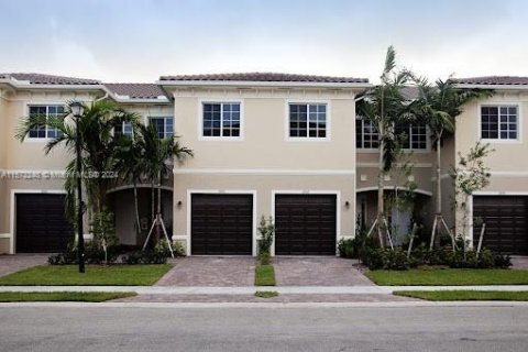 Immobilier commercial à vendre à Miramar, Floride: 532.61 m2 № 1128609 - photo 2