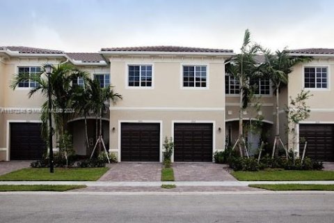 Propiedad comercial en venta en Miramar, Florida, 532.61 m2 № 1128609 - foto 2