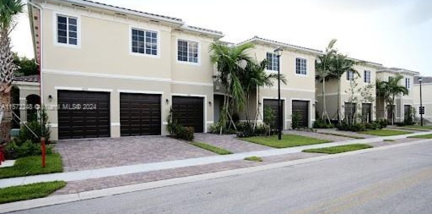 Immobilier commercial à Miramar, Floride 532.61 m2 № 1128609