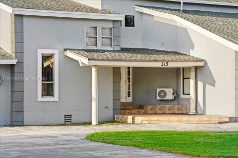Casa en venta en Clewiston, Florida, 4 dormitorios, 275.64 m2 № 841257 - foto 2