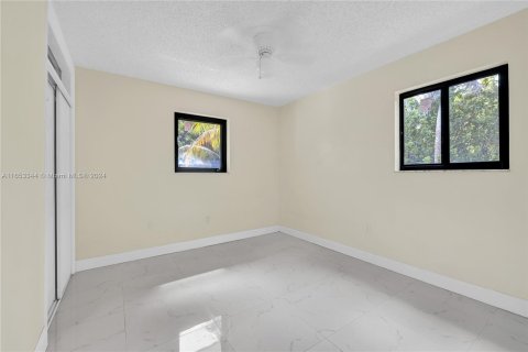 Villa ou maison à vendre à Palmetto Bay, Floride: 4 chambres, 287.53 m2 № 1348928 - photo 17