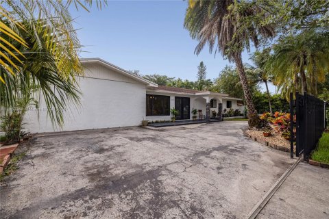 Villa ou maison à vendre à Palmetto Bay, Floride: 4 chambres, 287.53 m2 № 1348928 - photo 4