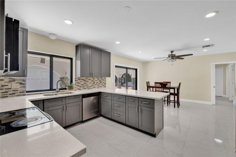 Villa ou maison à vendre à Palmetto Bay, Floride: 4 chambres, 287.53 m2 № 1348928 - photo 15