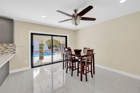 Villa ou maison à vendre à Palmetto Bay, Floride: 4 chambres, 287.53 m2 № 1348928 - photo 11