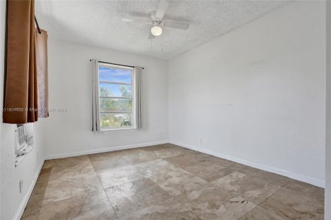 House in Hollywood, Florida 2 bedrooms, 99.13 sq.m. № 1224392 - photo 23