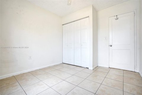 House in Hollywood, Florida 2 bedrooms, 99.13 sq.m. № 1224392 - photo 19