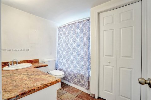 House in Hollywood, Florida 2 bedrooms, 99.13 sq.m. № 1224392 - photo 26