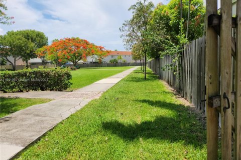 Townhouse in Miami, Florida 3 bedrooms, 144.74 sq.m. № 1345472 - photo 21