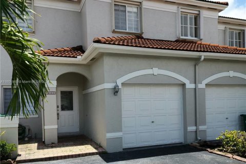 Townhouse in Miami, Florida 3 bedrooms, 144.74 sq.m. № 1345472 - photo 1