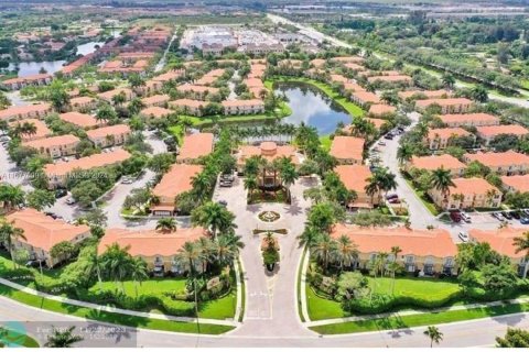 Adosado en venta en Miramar, Florida, 3 dormitorios, 136.57 m2 № 1410398 - foto 1