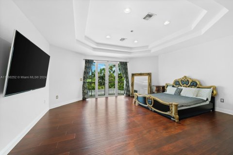 Casa en venta en Hollywood, Florida, 5 dormitorios, 414.72 m2 № 1410404 - foto 19