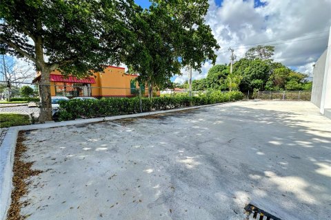 Propiedad comercial en venta en North Miami, Florida № 1391514 - foto 3