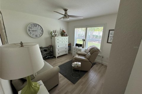 Casa en venta en Oxford, Florida, 4 dormitorios, 185.99 m2 № 1395318 - foto 12