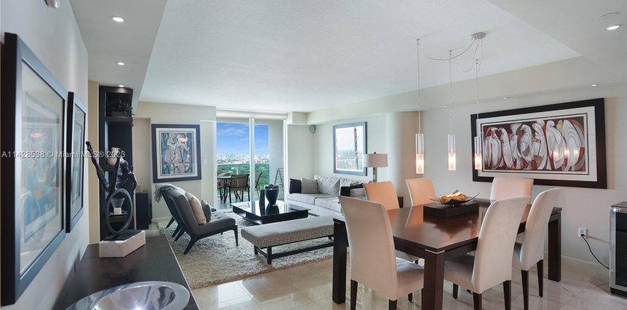 Condo in Miami, Florida, 2 bedrooms  № 653843