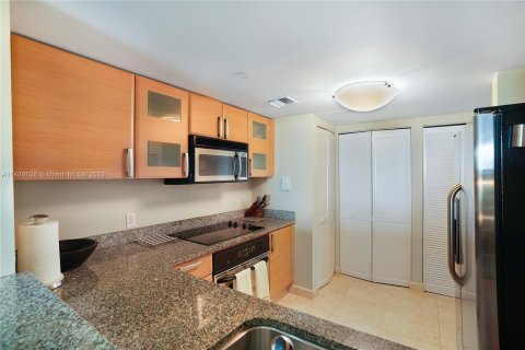 Copropriété à vendre à Miami, Floride: 2 chambres, 127 m2 № 653843 - photo 8