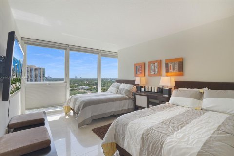 Condo in Miami, Florida, 2 bedrooms  № 653843 - photo 19